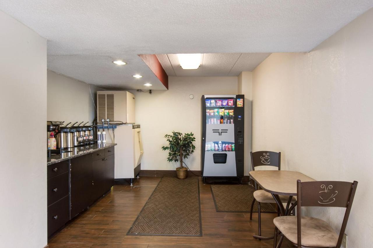 Red Roof Inn Grand Rapids Airport Cascade Εξωτερικό φωτογραφία